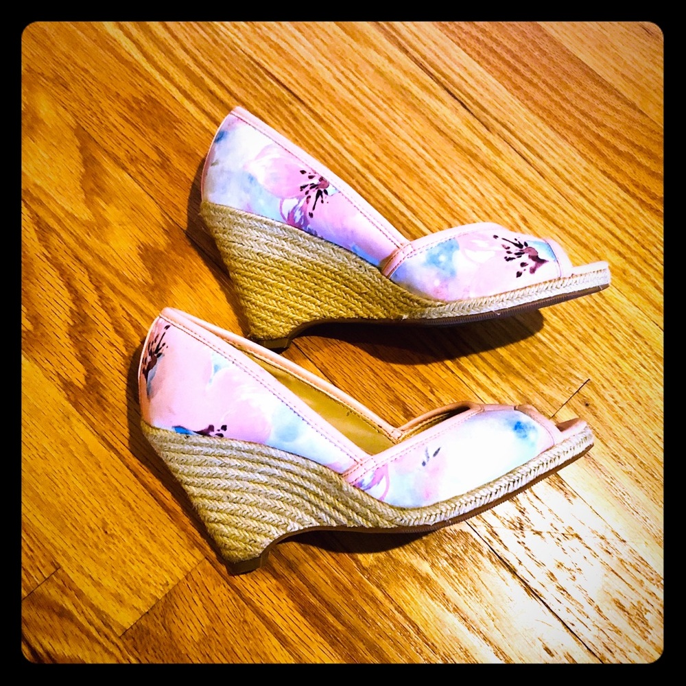 ⭐️2 for $20⭐️ Cute Peep-Toe Wedges